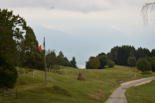 Palo bandiera, traccia livellamento terreno per basamento baraccamenti