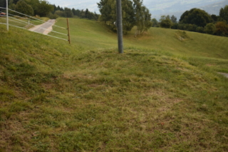 Palo bandiera, traccia livellamento terreno per basamento baraccamenti